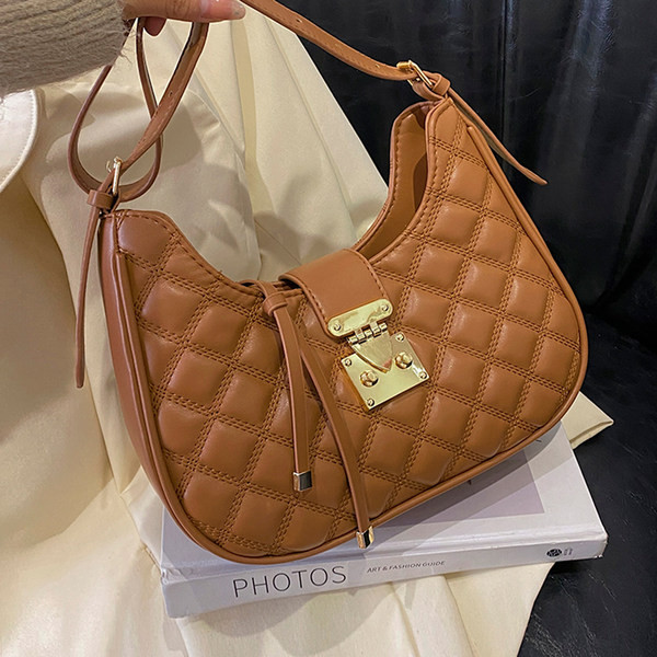 Eco bőr kézitáska cipzárral és mágneses csattal