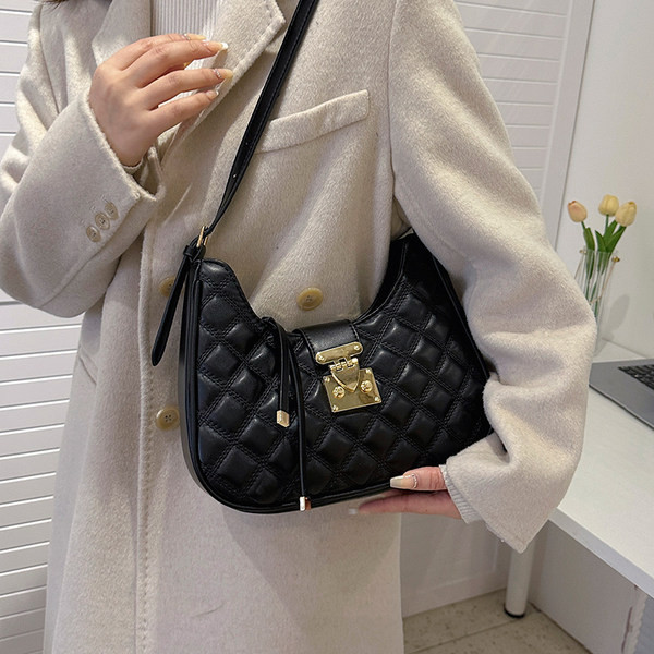 Eco bőr kézitáska cipzárral és mágneses csattal