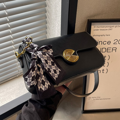 Rokassomiņa ar šalli