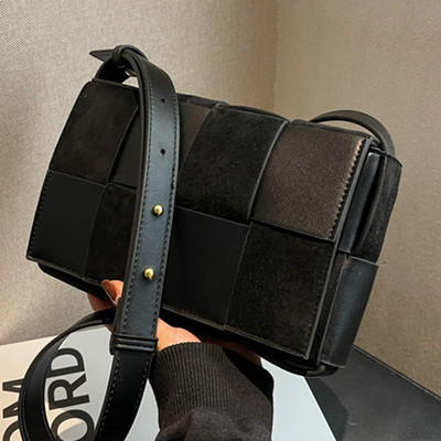 Ikdienas rokassomiņa ar regulējamu plecu siksnu