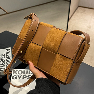 Ikdienas rokassomiņa ar regulējamu plecu siksnu