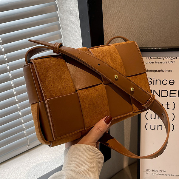 Ikdienas rokassomiņa ar regulējamu plecu siksnu