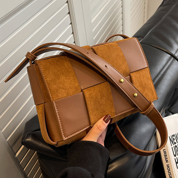 Ikdienas rokassomiņa ar regulējamu plecu siksnu