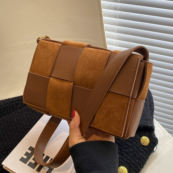 Ikdienas rokassomiņa ar regulējamu plecu siksnu