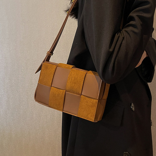 Ikdienas rokassomiņa ar regulējamu plecu siksnu