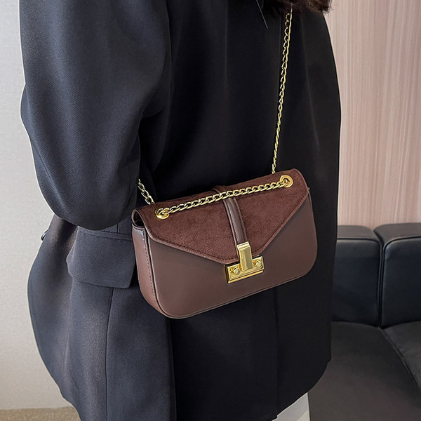 Modern eko bőrből készült kézitáska fém lánccal