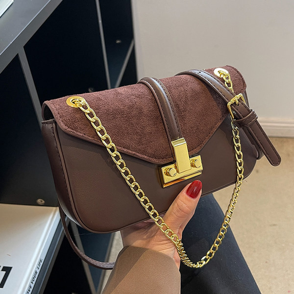 Modern eko bőrből készült kézitáska fém lánccal