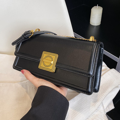 Sieviešu ādas soma - ar sprādzi