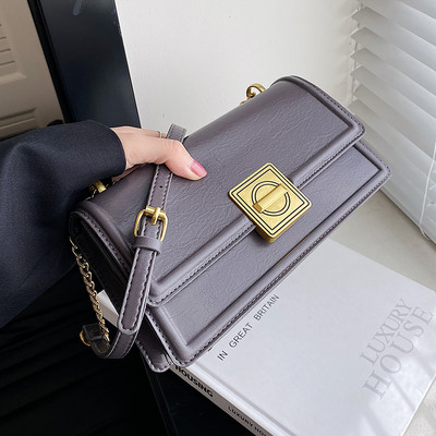 Sieviešu ādas soma - ar sprādzi