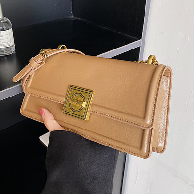 Sieviešu ādas soma - ar sprādzi