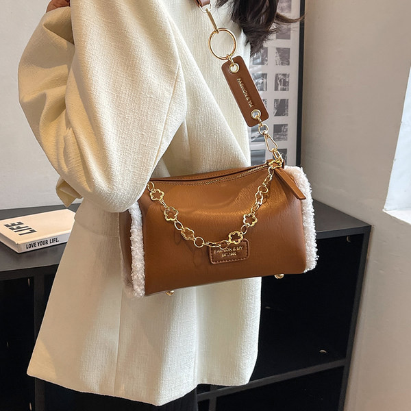 Jauna modeļa eko ādas rokassomiņa ar metāla ķēdīti un rāvējslēdzēja aizdari