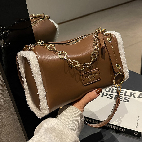 Jauna modeļa eko ādas rokassomiņa ar metāla ķēdīti un rāvējslēdzēja aizdari