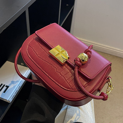 Maza soma ar magnētisku sprādzi un plecu rokturi