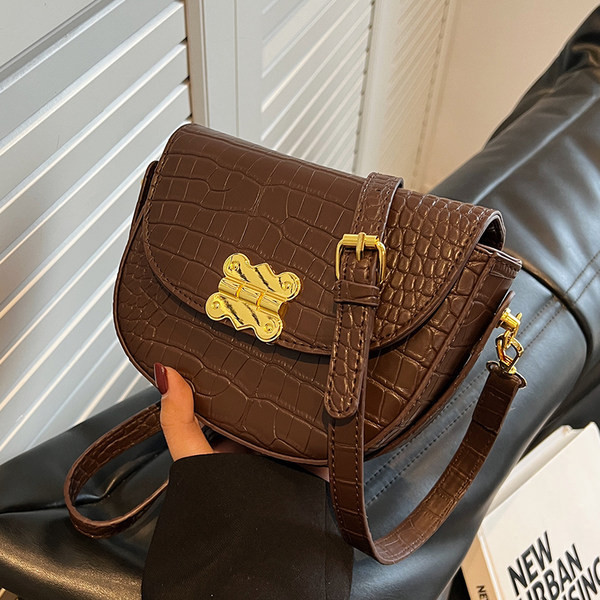 Női bőrtáska négy színben