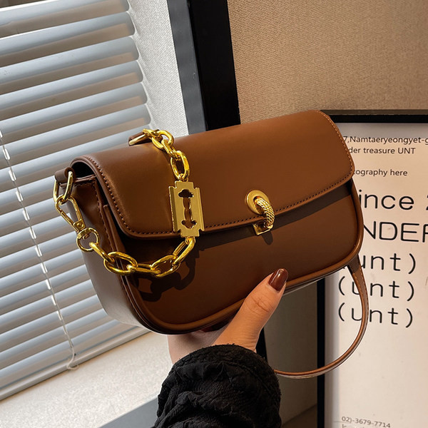 Maza eko ādas soma ar rāvējslēdzēju un slēdzenes aizdari