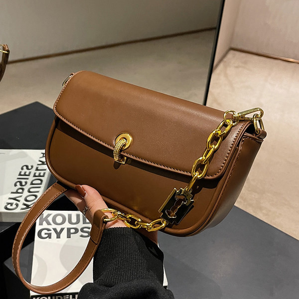 Maza eko ādas soma ar rāvējslēdzēju un slēdzenes aizdari