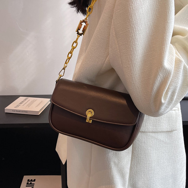 Maza eko ādas soma ar rāvējslēdzēju un slēdzenes aizdari