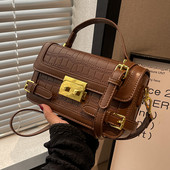 Stilīga ādas soma ar metāla aizdari sievietēm