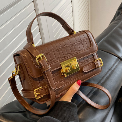 Stilīga ādas soma ar metāla aizdari sievietēm