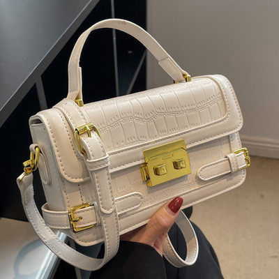 Stilīga ādas soma ar metāla aizdari sievietēm