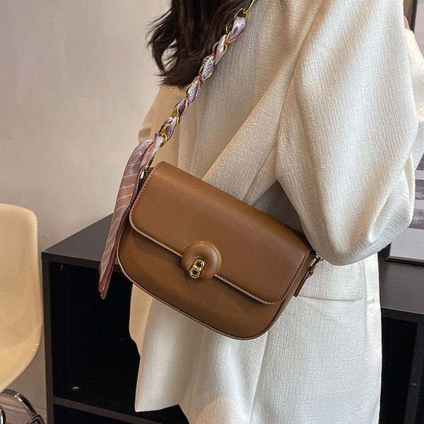 Ležerna torbica s ukrasom šala