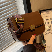 Švaraus modelio eko odos krepšys su metaline užsegimu moterims