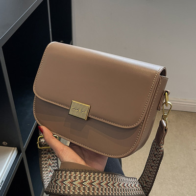 Švaraus modelio eko odos krepšys su metaline užsegimu moterims