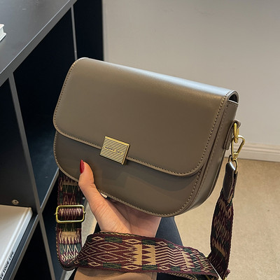 Švaraus modelio eko odos krepšys su metaline užsegimu moterims