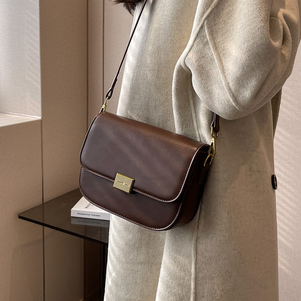 Švaraus modelio eko odos krepšys su metaline užsegimu moterims