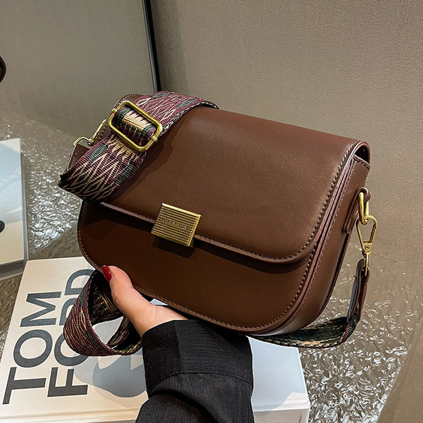 Švaraus modelio eko odos krepšys su metaline užsegimu moterims