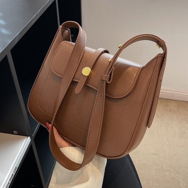 Casual torbica s podesivom ručkom - eko koža