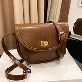 Rokassomiņa ar - metāla aizdari