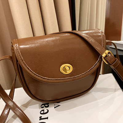 Rokassomiņa ar - metāla aizdari