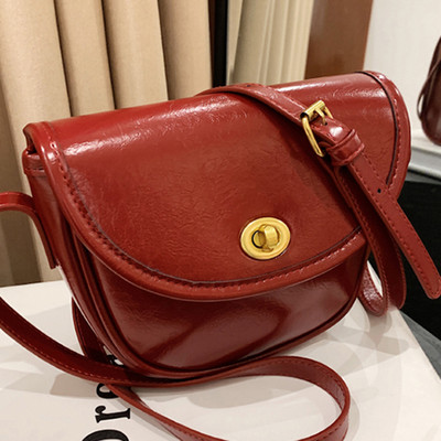 Rokassomiņa ar - metāla aizdari