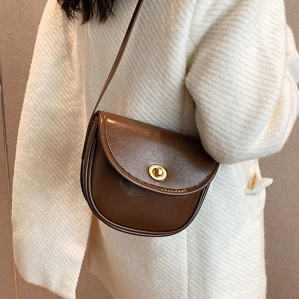 Rokassomiņa ar - metāla aizdari