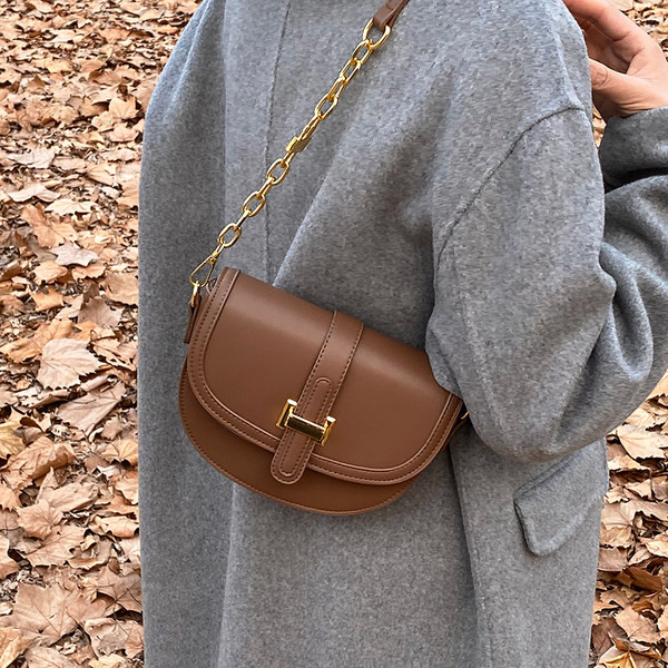 Sieviešu maza soma ar magnētisku sprādzi