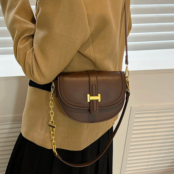 Sieviešu maza soma ar magnētisku sprādzi