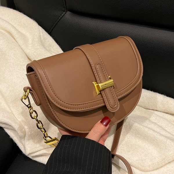 Sieviešu maza soma ar magnētisku sprādzi