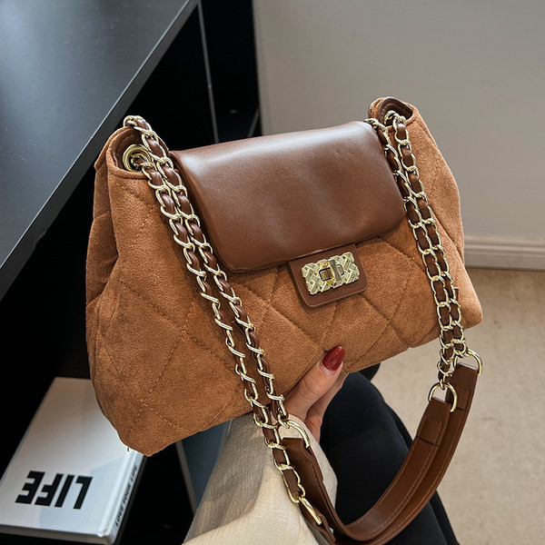 Modern női táska zsebbel