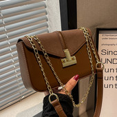 Női négyszögletes táska váll fogantyúval és zárral