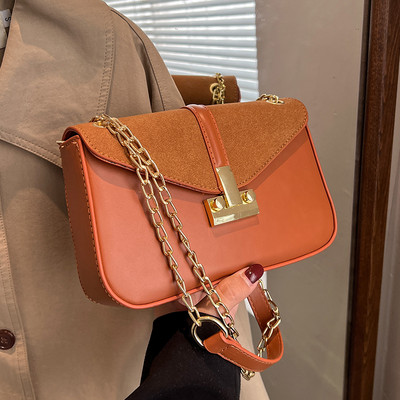 Női négyszögletes táska váll fogantyúval és zárral