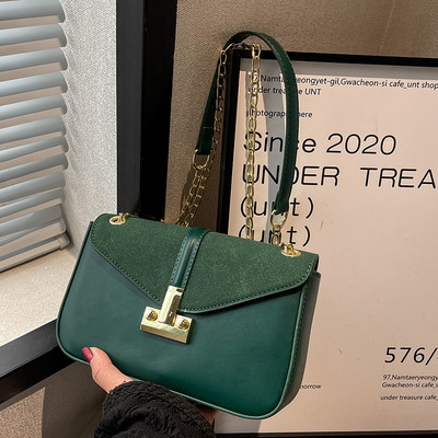 Női négyszögletes táska váll fogantyúval és zárral