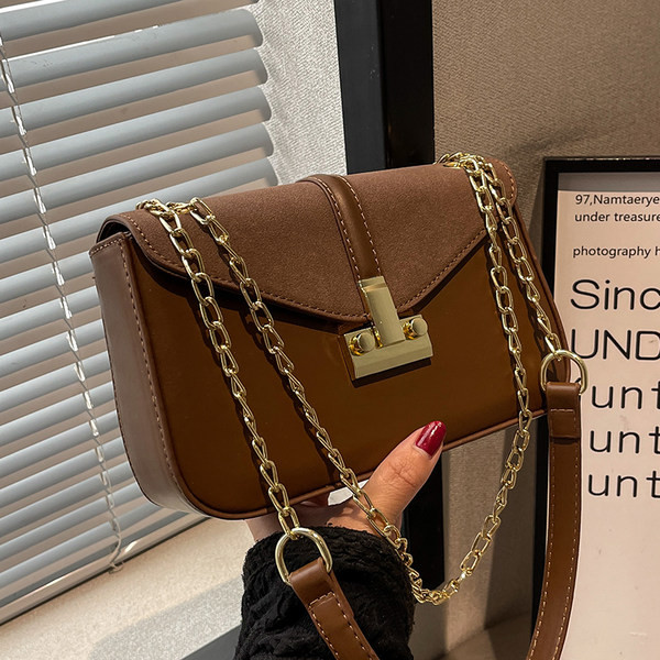 Női négyszögletes táska váll fogantyúval és zárral