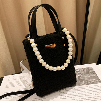 Modernus mažas pliušinis krepšys su perlų dekoracija