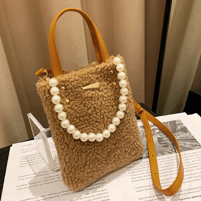 Modernus mažas pliušinis krepšys su perlų dekoracija