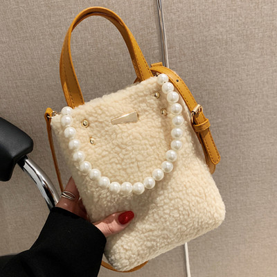 Modernus mažas pliušinis krepšys su perlų dekoracija