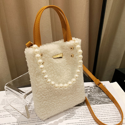 Modernus mažas pliušinis krepšys su perlų dekoracija