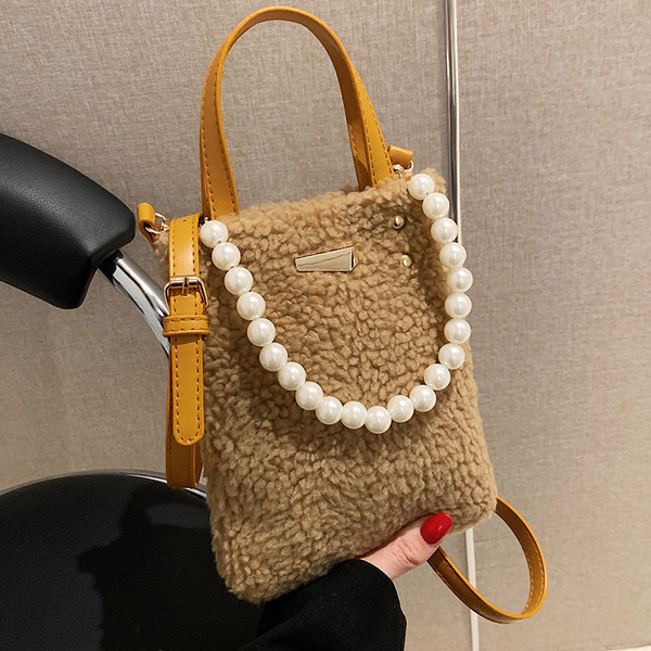 Modernus mažas pliušinis krepšys su perlų dekoracija