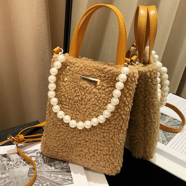 Modernus mažas pliušinis krepšys su perlų dekoracija