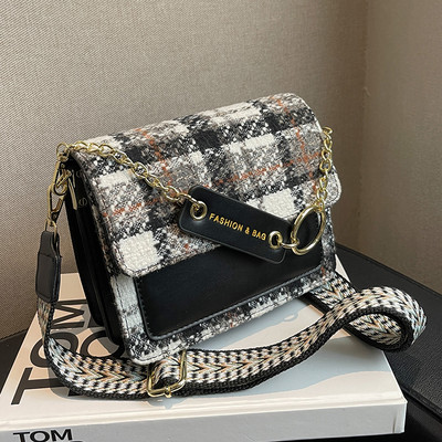 Női kockás táska felirattal